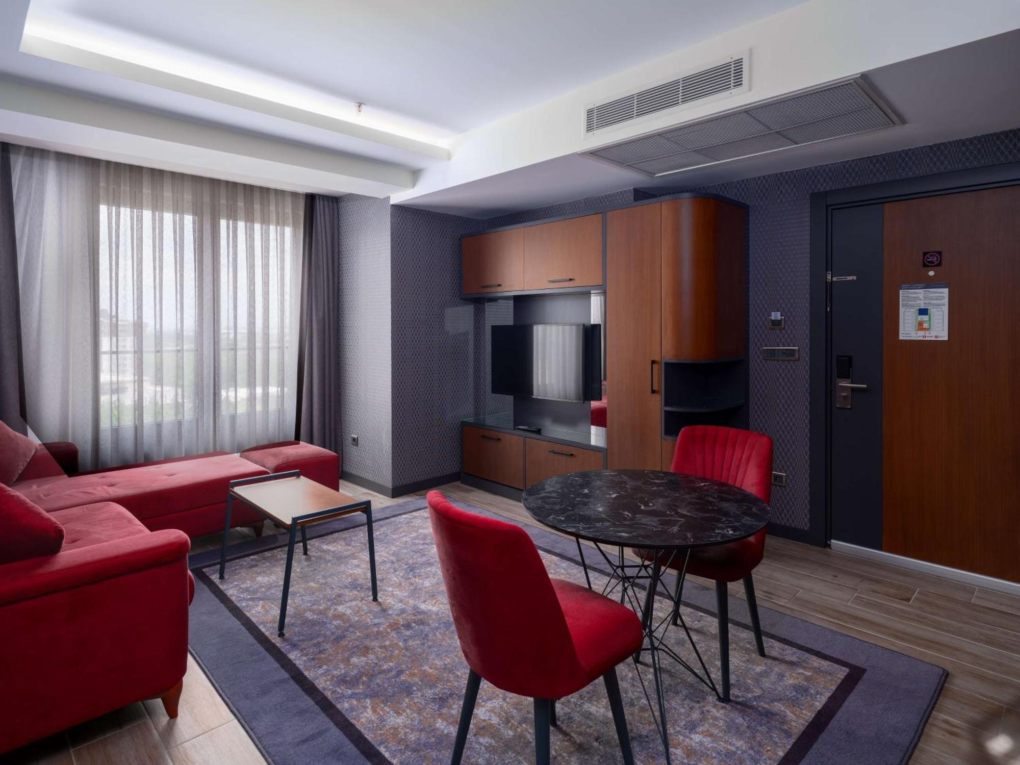 Nova Vista Deluxe & Suites A Member Of Radisson Individuals เอสเกซีเฮียร์ ภายนอก รูปภาพ