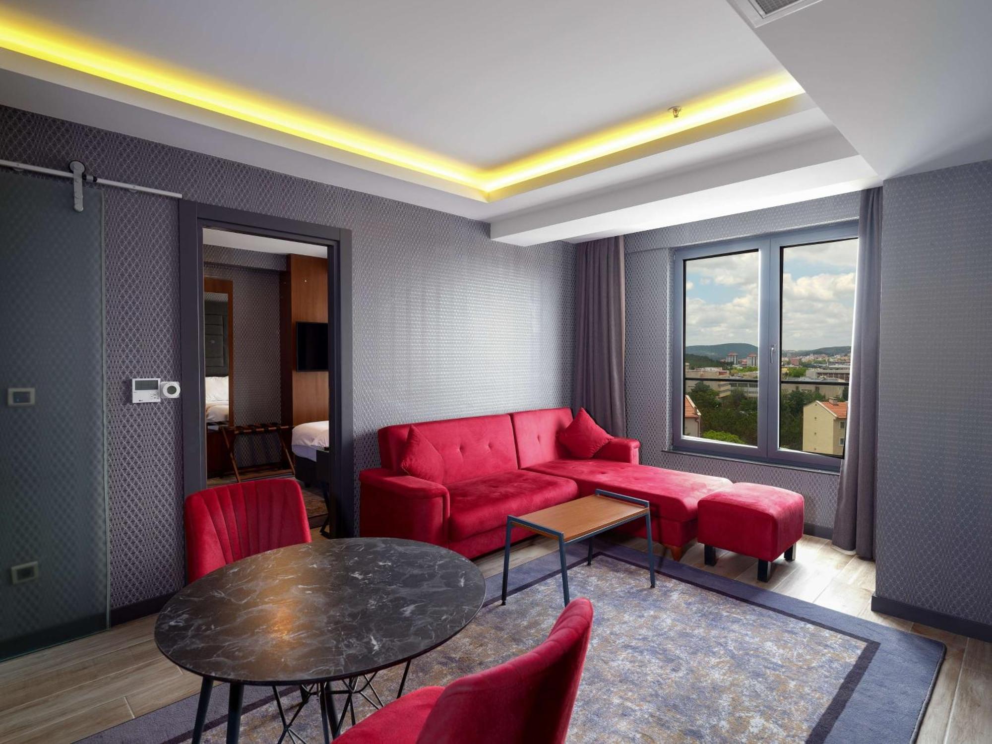 Nova Vista Deluxe & Suites A Member Of Radisson Individuals เอสเกซีเฮียร์ ภายนอก รูปภาพ