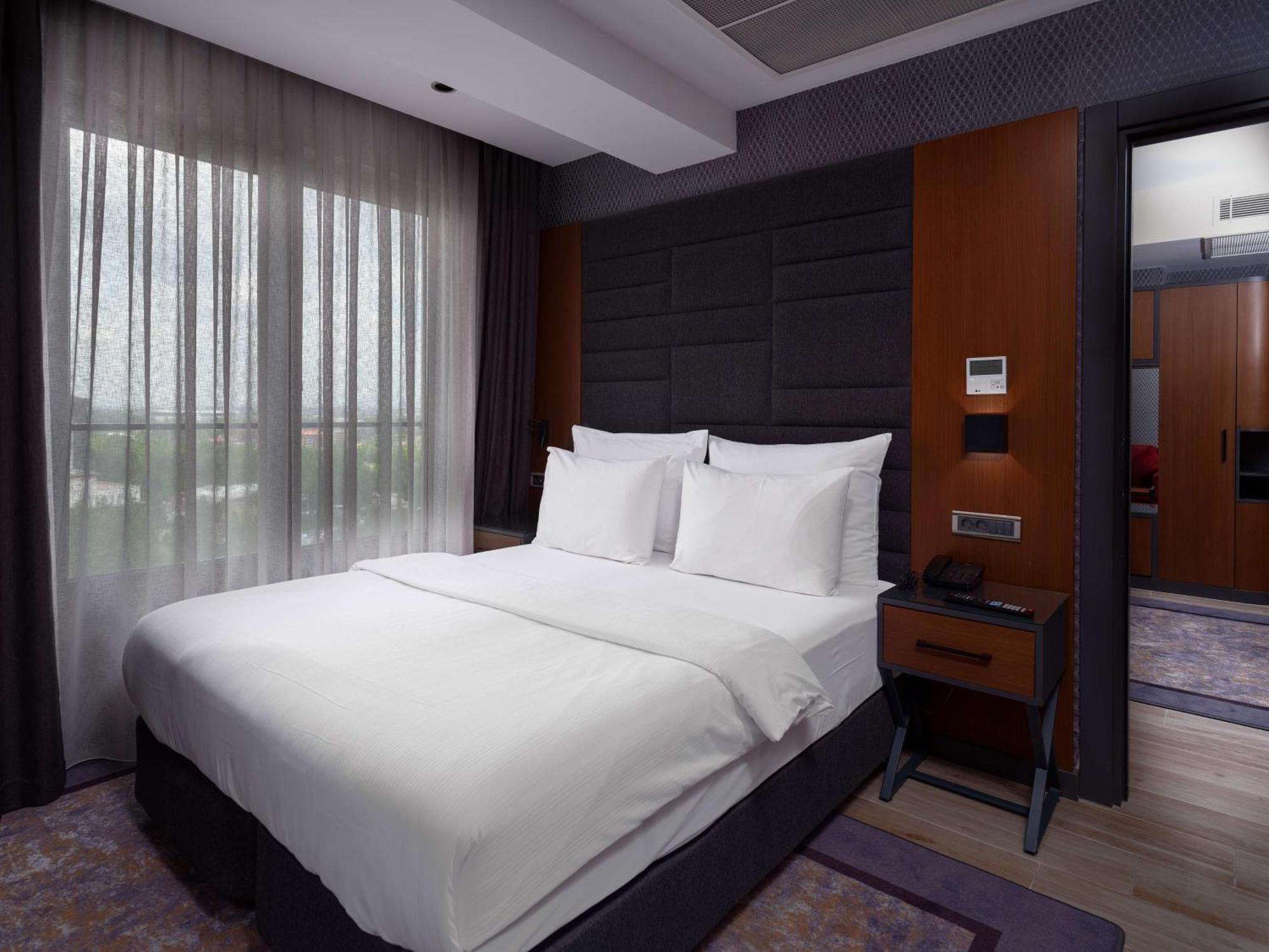 Nova Vista Deluxe & Suites A Member Of Radisson Individuals เอสเกซีเฮียร์ ภายนอก รูปภาพ