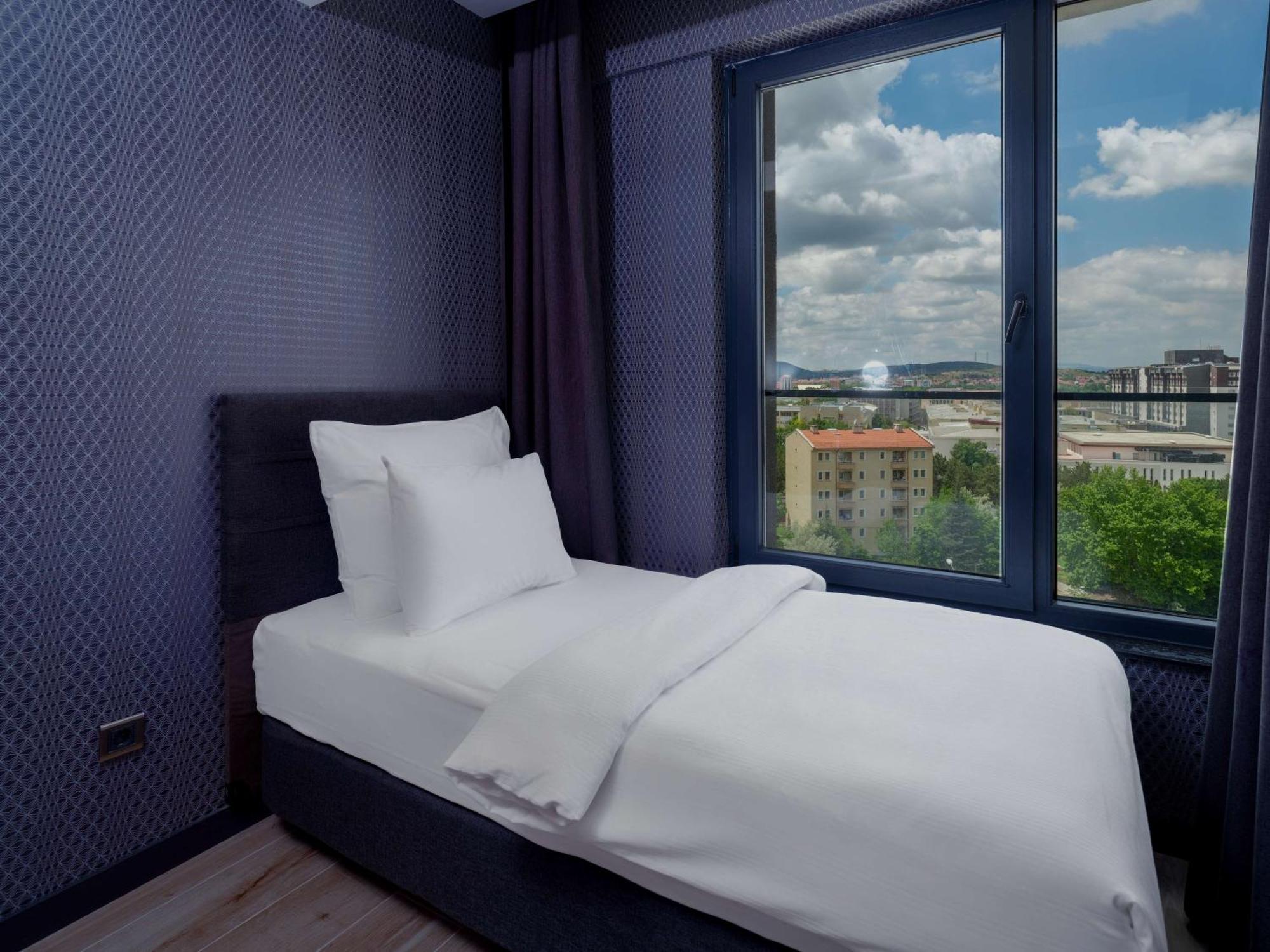 Nova Vista Deluxe & Suites A Member Of Radisson Individuals เอสเกซีเฮียร์ ภายนอก รูปภาพ